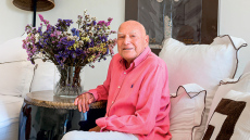 Κώστας Ζουγανέλης: Την Τρίτη στο Α' Νεκροταφείο η εξόδιος ακολουθία, την Τετάρτη ο ενταφιασμός στη Μύκονο