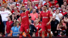 Υπερασπίστηκε τον Αλεξάντερ Άρνολντ ο Σαλάχ: «Δεν του άξιζε όλο αυτό»