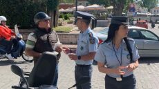 Η Τροχαία στη Ναύπακτο μοίρασε δωρεάν κράνη αντί για... κλήσεις - Δείτε βίντεο
