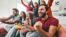 Eurovision: Μπορεί ένας διαγωνισμός τραγουδιού να κάνει μια ολόκληρη χώρα χαρούμενη;