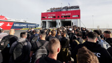 Με αεροπλάνα και βαπόρια η απόβαση των φίλων του ΟΦΗ στην Αθήνα για τον τελικό Κυπέλλου - Δείτε φωτογραφίες