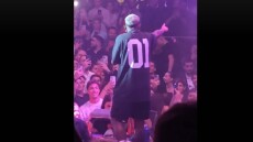 Ολυμπιακός: Ο Ροντινέι δίνει ρεσιτάλ στα μπουζούκια τραγουδώντας τον ύμνο της ομάδας- Βίντεο
