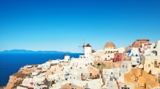 Δυνατό καλοκαίρι δείχνουν οι κρατήσεις για τα «Αirbnb» στην Ελλάδα με αύξηση 22% στη ζήτηση