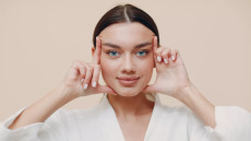 Δύο ασκήσεις face yoga για όλους – Για να αγαπήσετε το πρόσωπό σας ξανά – Δείτε βίντεο