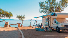 Αλήθειες και ψέματα για διακοπές με τροχόσπιτα: Τι απαγορεύεται, τι επιτρέπεται