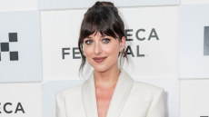 Η Ντακότα Τζόνσον ετοιμάζεται για το σκηνοθετικό της ντεμπούτο