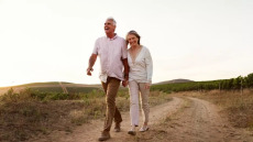 Πόσα βήματα την ημέρα μειώνουν τον κίνδυνο καρκίνου; Λιγότερα απ’ όσο νομίζετε!