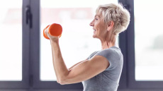 Η προπόνηση με βάρη αυξάνει τον μεταβολισμό και δυναμώνει οστά και καρδιά – Γιατί είναι ιδανική για τις γυναίκες