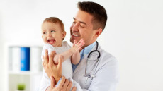 Ο μικρός KJ πάσχει από μια σπάνια μεταβολική νόσο – Καινοτόμος γονιδιακή θεραπεία του έσωσε τη ζωή