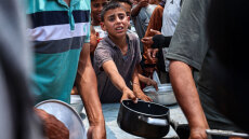 Ώρα μηδέν για τη Λωρίδα της Γάζας - 14.000 μωρά κινδυνεύουν να πεθάνουν άμεσα 