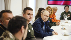 Ο Πούτιν επισκέφτηκε το Κουρσκ: Οι Ουκρανοί θα έρχονταν δεύτεροι και σε διαγωνισμό ηλιθίων, είπε