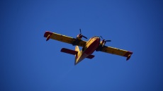 Φωτιά στην Κύθνο - Μεταβαίνουν 2 αεροσκάφη και 1 ελικόπτερο