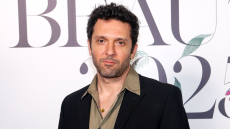 Δημήτρης Μοθωναίος: Κυρίες μου φιλούσαν το χέρι στον δρόμο, ανέφερε για την εξομολόγησή του σχετικά με τη σεξουαλική κακοποίηση που υπέστη