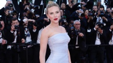 Η εντυπωσιακή εμφάνιση της Σκάρλετ Γιόχανσον στο Φεστιβάλ των Καννών