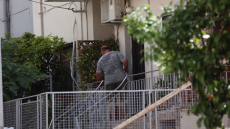 Όποιος μπήκε μέσα στο σπίτι ήταν γνωστός της λέει γειτόνισσα της 48χρονης που βρέθηκε νεκρή στη Νέα Χαλκηδόνα