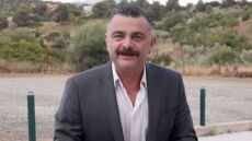 Δημήτρης Καπετανάκος: Tα παιδικά του χρόνια, οι δουλειές που έκανε πριν γίνει ηθοποιός και οι αμφιβολίες του για την υποκριτική
