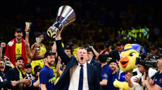 Βίντεο - Η απονομή της κούπας της Εuroleague στη Φενέρ του Γιασικεβίτσιους 