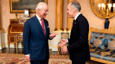 Βρετανία: Ο βασιλιάς Κάρολος στον Καναδά ως ένδειξη υποστήριξης προς τη χώρα που «γλυκοκοιτάζει» ο Τραμπ
