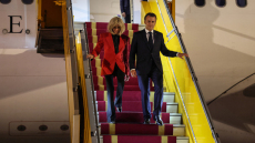 Ειδικός στη γλώσσα του σώματος καταρρίπτει τις δικαιολογίες για το χαστούκι της Μπριζίτ στον Μακρόν