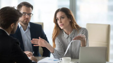 Ασφαλιστήρια υγείας: 2 προβλήματα που δυσκολεύουν τις επιλογές – Πώς αντιμετωπίζονται