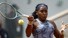 Συμβαίνουν και αυτά - Η Γκοφ ξέχασε τη ρακέτα της πριν βγει για ζέσταμα στην πρεμιέρα της στο Roland Garros - Βίντεο