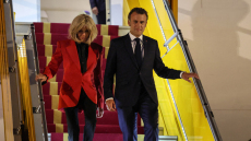 Όλα όσα έχουν γραφτεί για την Μπριζίτ Μακρόν: Από το «είναι άνδρας» μέχρι τα «κρυφά παιδιά του Εμανουέλ»