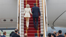 «Επανεκκίνηση» για τους Μακρόν μετά το χαστούκι στο Βιετνάμ - Τι αποκάλυψε η γλώσσα του σώματος