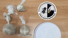 Θεσσαλονίκη: Συλλήψεις για διακίνηση ηρωίνης – Την έκρυβαν στα σπίτια τους και σε πορτμπαγκάζ