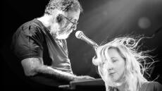 Θάνος Μικρούτσικος: Μουσικό αφιέρωμα στο έργο του από την «εκλεκτή» του Ρίτα Αντωνοπούλου