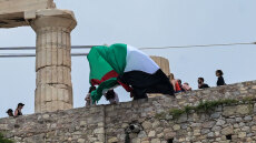 Ακρόπολη: 15 προσαγωγές μελών της Νέας Αριστεράς που ύψωσαν την σημαία της Παλαιστίνης - Δείτε εικόνες