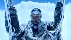 Απίστευτη περιπέτεια για αλεξιπτωτιστή πλαγιάς: Τον παρέσυραν οι άνεμοι και σχεδόν πάγωσε σε υψόμετρο 8.000 μέτρων - Δείτε βίντεο