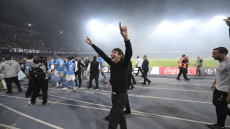 Ανατροπή με Κόντε στη Νάπολι - Παραμένει στο τιμόνι των «Παρτενοπέι» ο Ιταλός