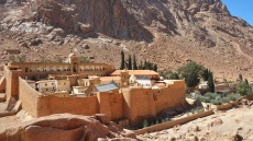 Μονή Σινά: «Κεραυνός εν αιθρία, οι μοναχοί γίνονται φιλοξενούμενοι στο σπίτι τους» είπε ο Αρχιμανδρίτης Πορφύριος