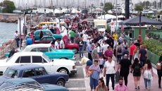 6ο Alimos Classic Car Sunday: Παραλιακή... παρέλαση με Ferrari, Porsche, Bentley και Ford - Δείτε βίντεο και φωτογραφίες