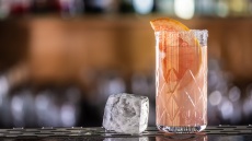 Paloma Cocktail: Η ροζ απόλαυση του καλοκαιριού