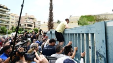 Στα κάγκελα του Μεταφορών οι ταξιτζήδες - «Τους είπαμε να έρθουν χωρίς τον Λυμπερόπουλο και δεν το δέχθηκαν» λένε από το υπουργείο