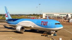 Πανικός σε πτήση για Μπέρμιγχαμ: Μεθυσμένος επιβάτης γρονθοκόπησε αεροσυνοδό και φώναζε ότι το αεροπλάνο θα πέσει