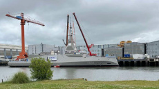 Έπεσε στο νερό η φρεγάτα «Φορμίων» και μπήκε ο ιστός κεραιών - Σε δοκιμές ο «Κίμων», έπεται ο «Νέαρχος», δείτε φωτογραφίες