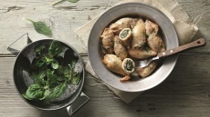 Καλαμαράκια γεμιστά με σπανακόρυζο