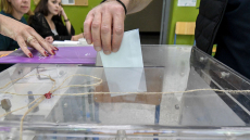 Σε τροχιά «double score» η ΝΔ στις δημοσκοπήσεις: «Πράσινο φως» για άρση μονιμότητας και casus belli