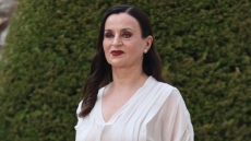 Καρυοφυλλιά Καραμπέτη: Νιώθω απολύτως φυσιολογικά που έχω σύντροφο έναν νεότερο άντρα