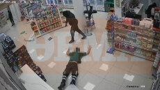 «Θα πάω για ψάρεμα»: Μιλούσαν συνθηματικά, «άνοιγαν» ΑΤΜ με τροχό, έκλεβαν αυτοκίνητα και έβγαλαν 480.000 ευρώ, πριν τους συλλάβουν - Δείτε βίντεο
