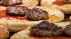 10 πίτες με μπιφτέκι σε Αθήνα και Πειραιά