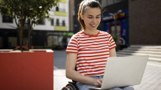 Πολλαπλή Σκλήρυνση: Η νευροεκφυλιστική νόσος που αφορά 20.000 ανθρώπους στην Ελλάδα – Οι θεραπευτικές επιλογές