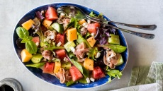 3 νόστιμες συνταγές για να εντάξετε το πεπόνι στη διατροφή σας