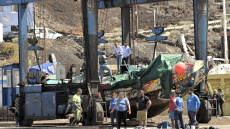 Στα Κανάρια Νησιά, όπου πνίγηκαν πριν φτάσουν με τη βάρκα τους, τάφηκαν επτά γυναίκες και παιδιά