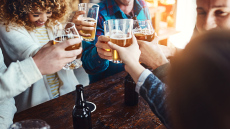 Απαγορεύεται η πώληση καπνού και αλκοόλ στους ανήλικους - Με ταυτότητα θα αγοράζουν οι ενήλικοι