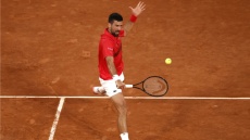 Στους «16» του Roland Garros ο Τζόκοβιτς εν μέσω των πανηγυρισμών των οπαδών της Παρί στο Παρκ ντε Πρενς - Βίντεο
