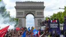 Live streaming η αποθέωση των πρωταθλητών Ευρώπης στους δρόμους του Παρισιού - Η ομιλία 