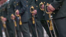 Υπουργείο Εθνικής Άμυνας: Δεν αποστρατεύονται οι αντισυνταγματάρχες που δεν έχουν αποφοιτήσει τη Σχολή Πολέμου